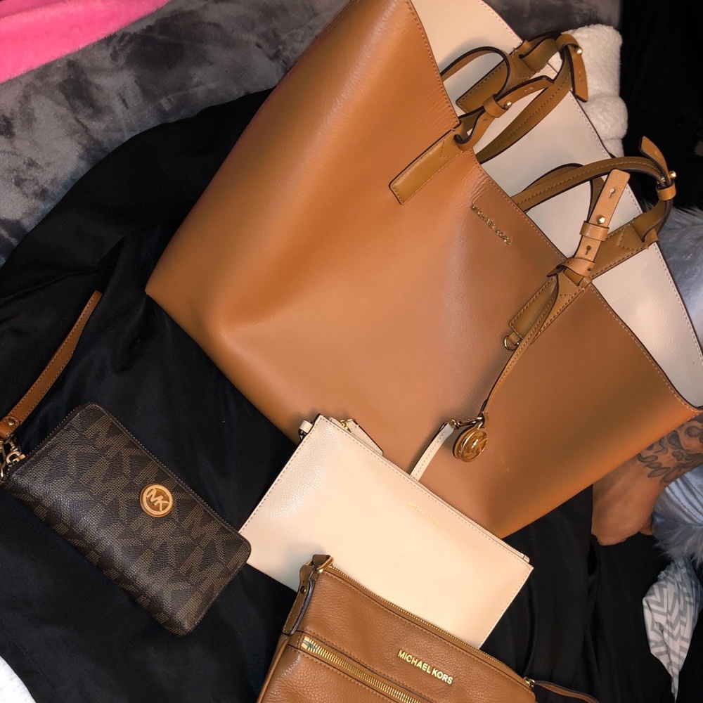 Mk purse/wallet.